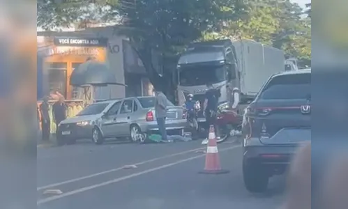 Colisão entre carro e moto deixa dois feridos em Apucarana