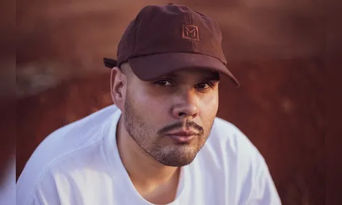 Assis apresenta 'Arapuca', seu álbum solo de MPB