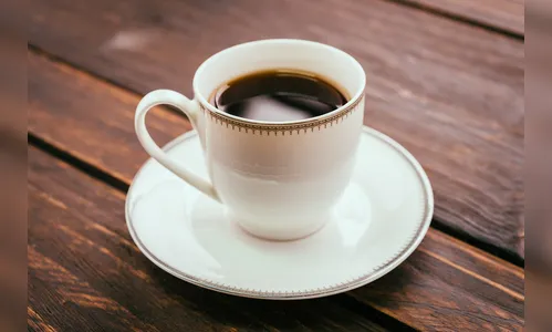 Beber café diariamente pode reduzir risco de arritmia cardíaca, aponta estudo