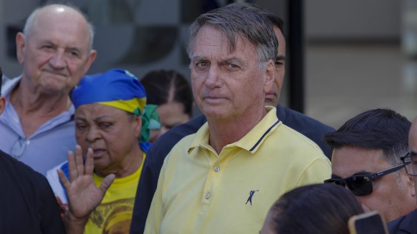 Jair Bolsonaro solicita fim da prisão domiciliar ao STF