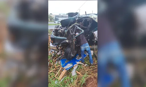 Caminhão capota com carga de bananas em Jandaia do Sul