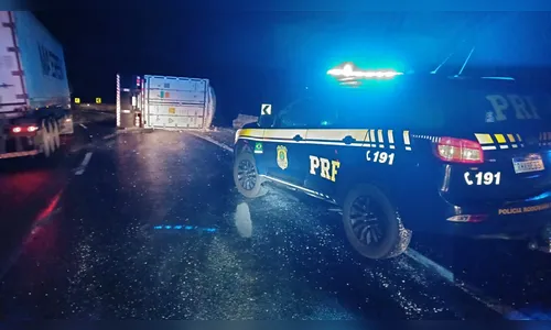 Caminhoneiro perde a vida após tombamento na Serra do Cadeado