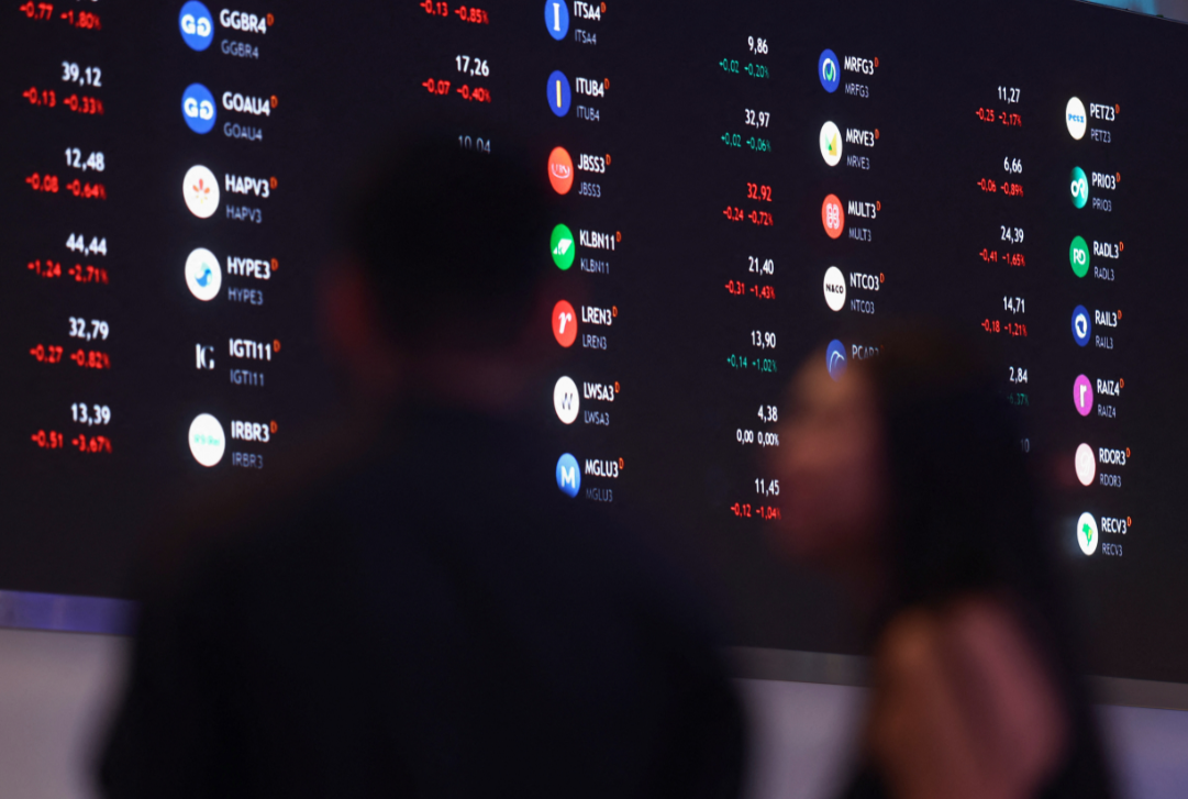 Ibovespa registra alta e se aproxima de 143 mil pontos