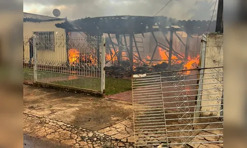 Incêndio em Faxinal destrói residência desocupada