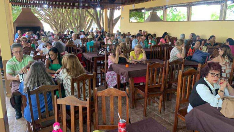 Passeio do grupo 60+ celebra o Mês do Idoso em Ivaiporã