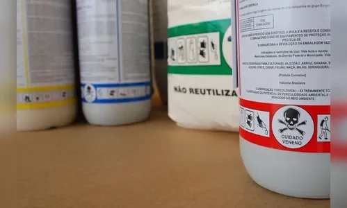 Polícia apreende Hilux com agrotóxicos contrabandeados