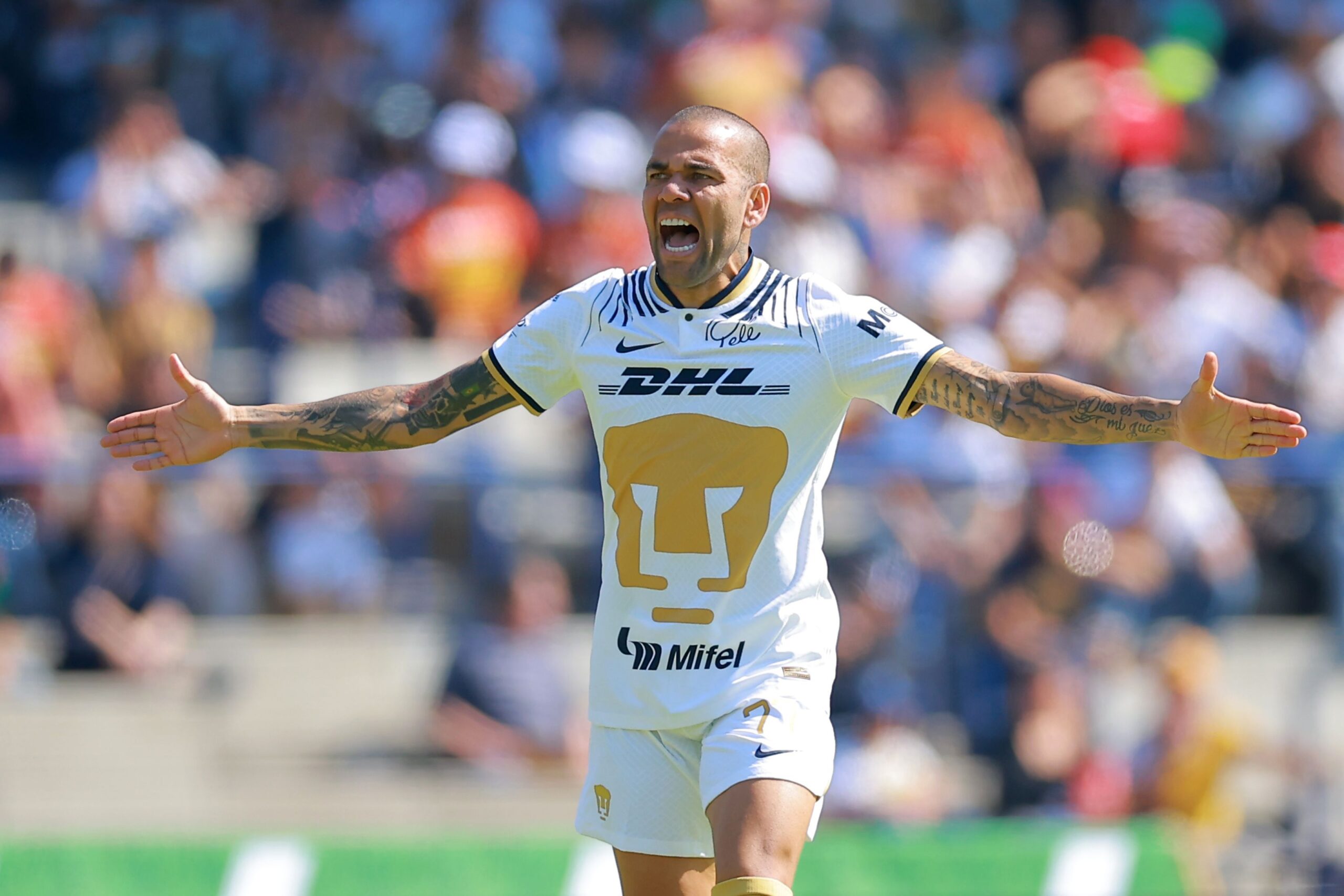 Pumas vence ação contra Daniel Alves após rescisão