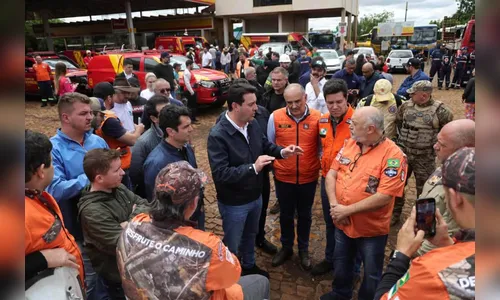 Ratinho Jr. coordena força-tarefa para reconstrução de cidade afetada por tornado