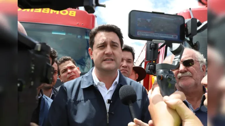 Ratinho Jr demonstra articulação e força após tornado no Paraná