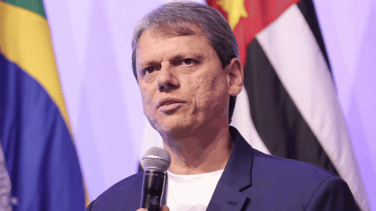 Tarcísio cancela registro de estabelecimentos que vendem bebida adulterada