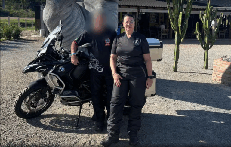 Motociclista morre após ser atingida por galho em temporal