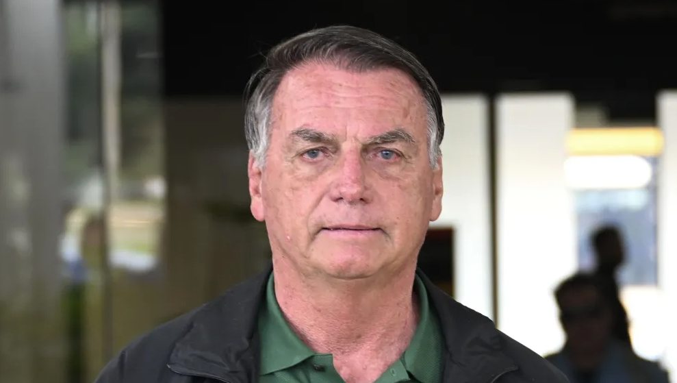 Defesa de Jair Bolsonaro tem prazo para explicar risco de fuga