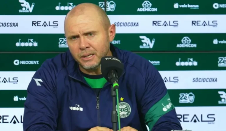 Mozart se defende após críticas da torcida do Coritiba