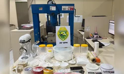 Laboratório clandestino de cocaína operava com maquinário no Paraná