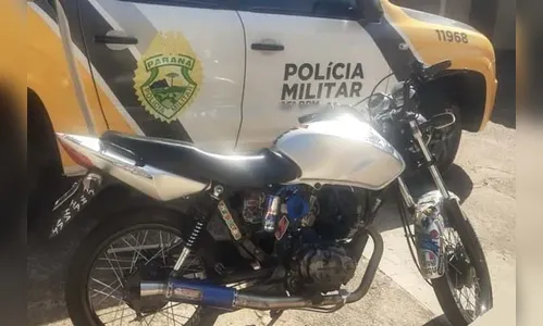 Motociclista é flagrado sem CNH e capacete em Arapuã