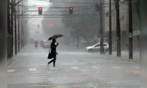Alerta de temporais em diferentes regiões do Paraná
