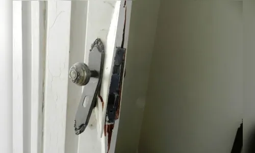 Mulher busca polícia após arrombamento de casa em Rosário do Ivaí
