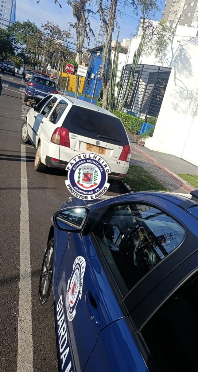 Guarda Municipal recupera veículo furtado abandonado em Arapongas