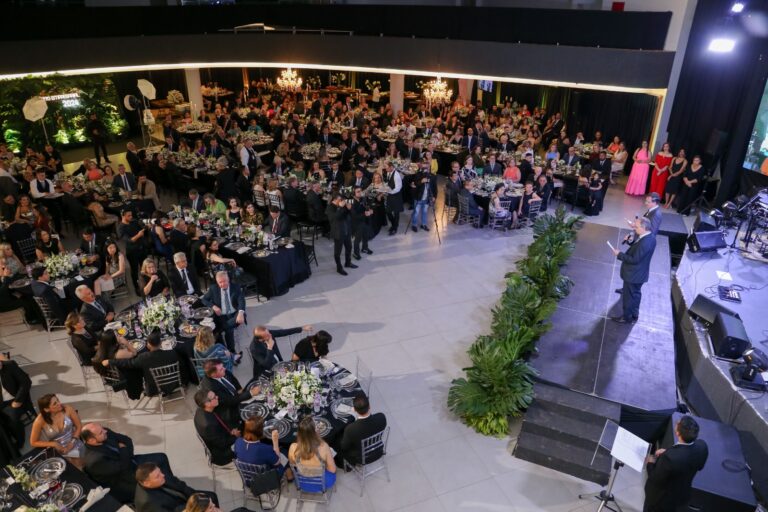 Prêmio Mérito Empresarial reconhece 97 empresas em Apucarana
