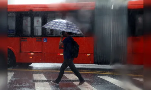 Frente fria provoca chuvas no Paraná neste fim de semana
