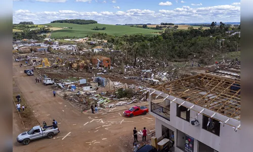 Governo do Paraná oferece apoio a vítimas de tornado em Rio Bonito do Iguaçu