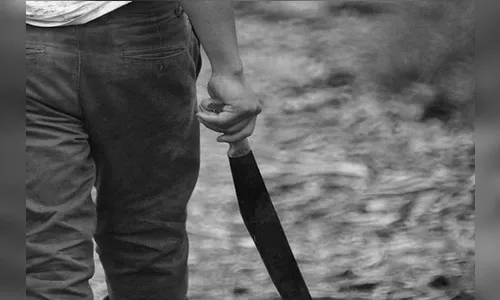 Homem é detido após ameaçar moradores com facão em Ivaiporã