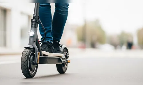 Fuga inusitada: homem utiliza patinete elétrico para roubar ferramentas em Arapongas