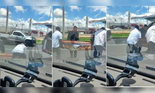 Caixão se desprende de carro funerário em Maringá; assista ao vídeo