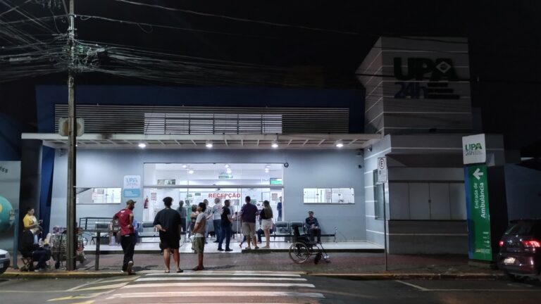 Colisão entre carro e moto deixa jovem ferida em Apucarana