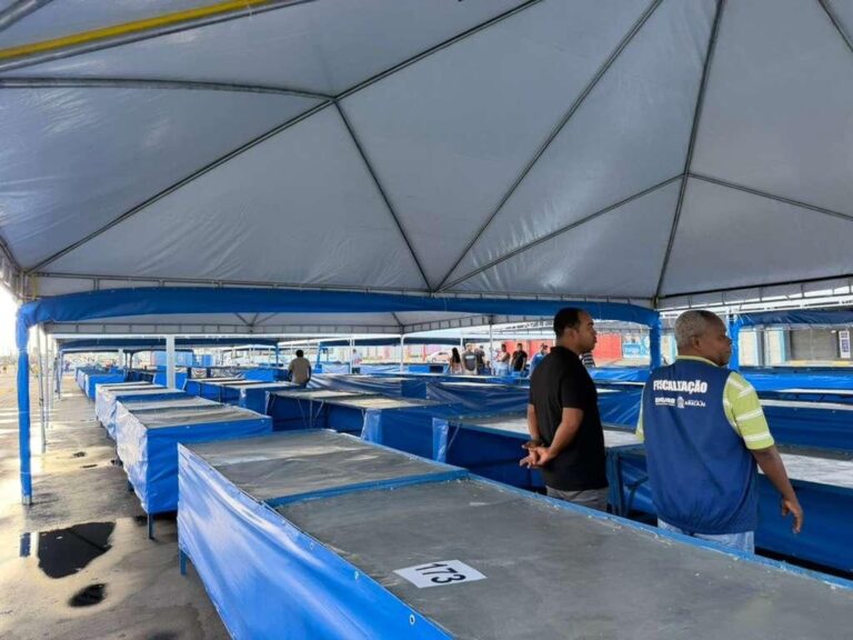 Vendedores ambulantes de frutas são transferidos para novo espaço em Aracaju