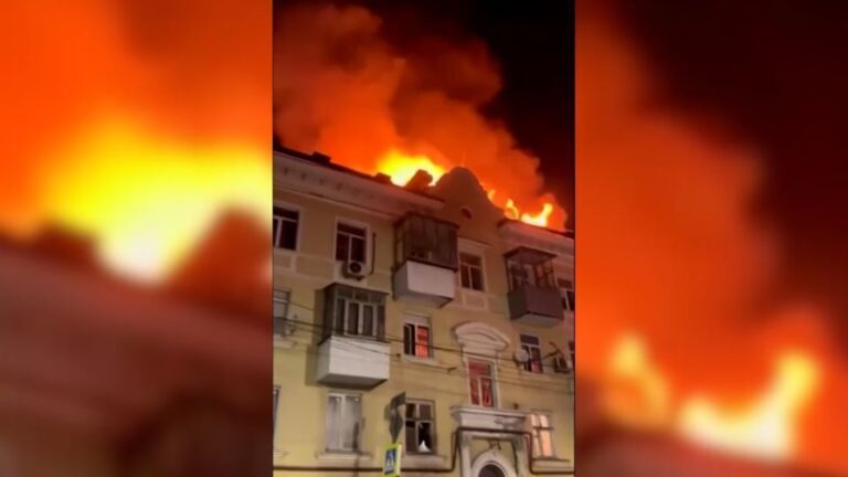 Ataque de drones da Ucrânia provoca incêndio em prédio residencial na Rússia