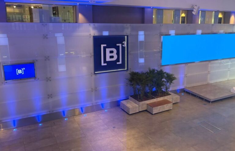Ibovespa Futuro apresenta queda após recorde