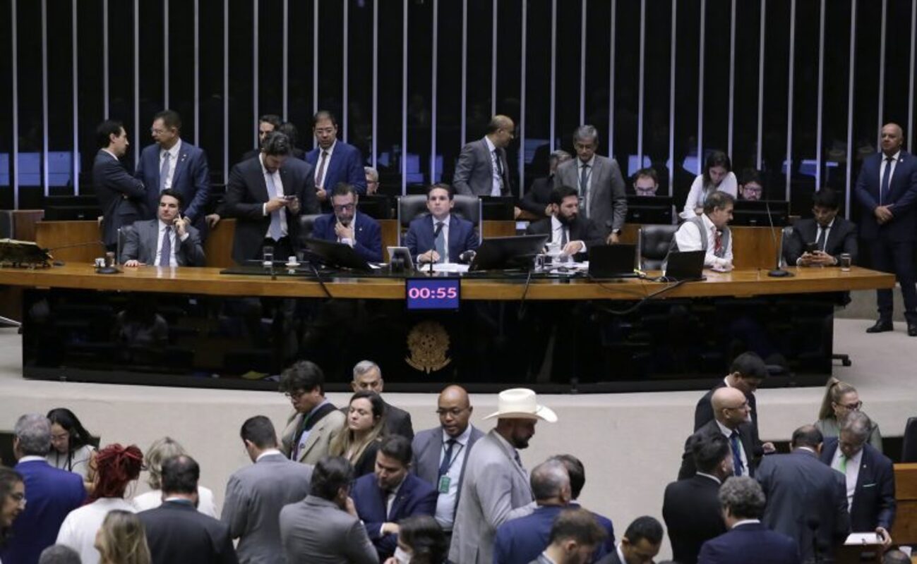 Como os deputados do DF votaram na PEC da Blindagem