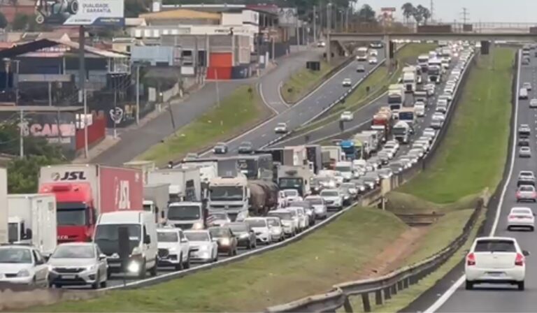 Acidente na Anhanguera causa lentidão em Campinas
