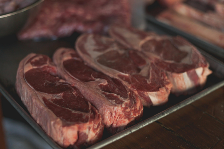 O que acontece com o organismo ao parar de comer carne vermelha