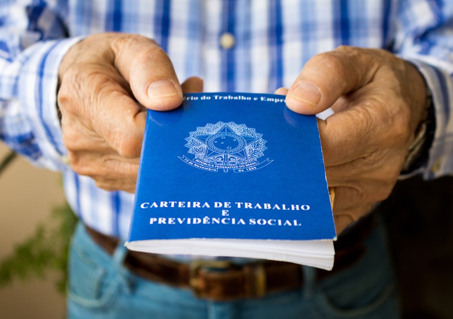 Taxa de desemprego no Brasil atinge 5,6% até julho