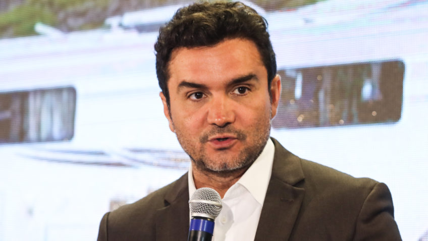 Sabino critica saída do ministério em momento crucial para o turismo