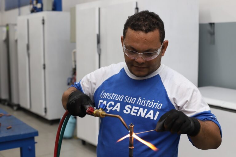 Senai oferece mais de mil bolsas integrais para cursos técnicos