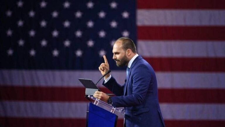 Eduardo Bolsonaro e as provas que o tornam réu confesso