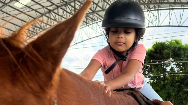 Equoterapia gratuita para crianças e adolescentes no DF