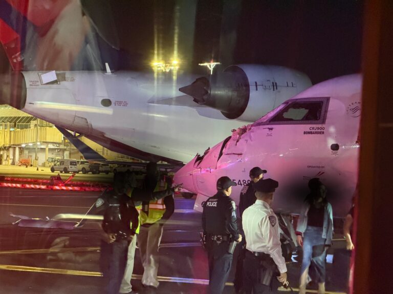 Colisão entre aviões da Delta em Nova York