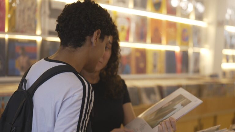 Por que discos de vinil e fotografias atraem novas gerações