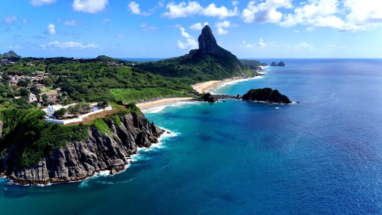 Moradores de Fernando de Noronha são considerados moderadamente felizes