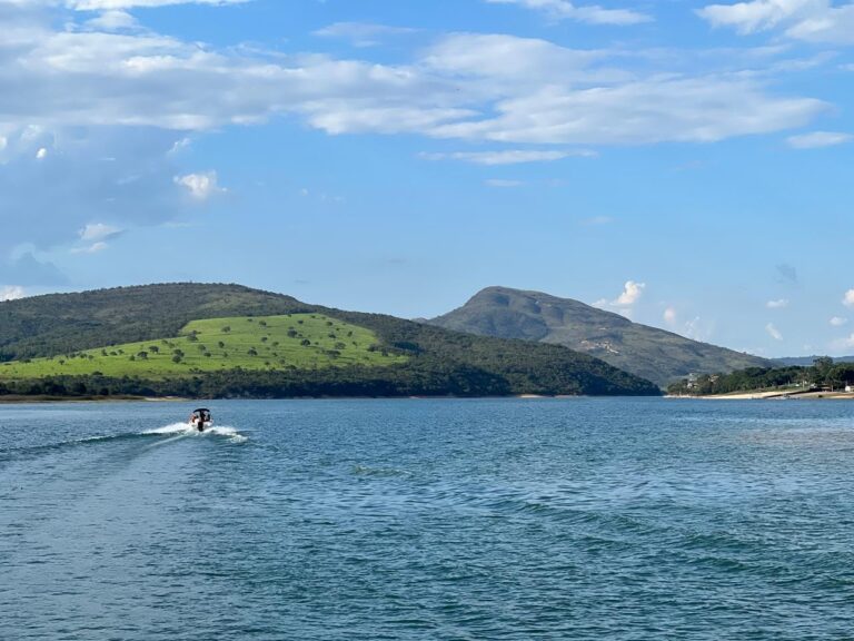 Descubra o que fazer no Lago de Furnas, o 'Mar de Minas'