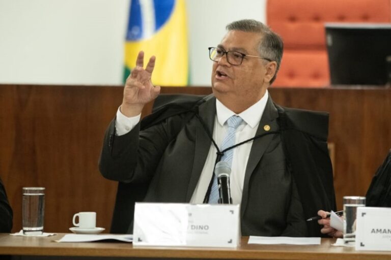 Dino suspende emendas Pix com indícios de fraude