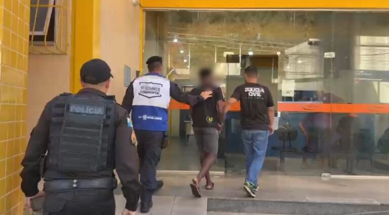 Três suspeitos de tráfico são presos após roubo de celulares