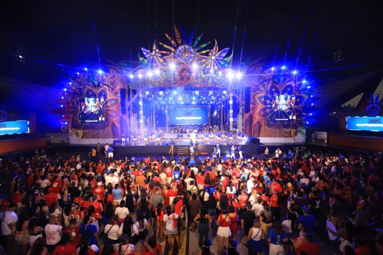Boi Manaus 2025 celebra 356 anos da cidade com festa no Sambódromo