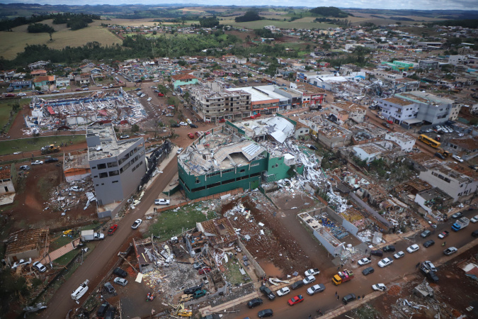 Luto oficial de três dias em memória das vítimas do tornado