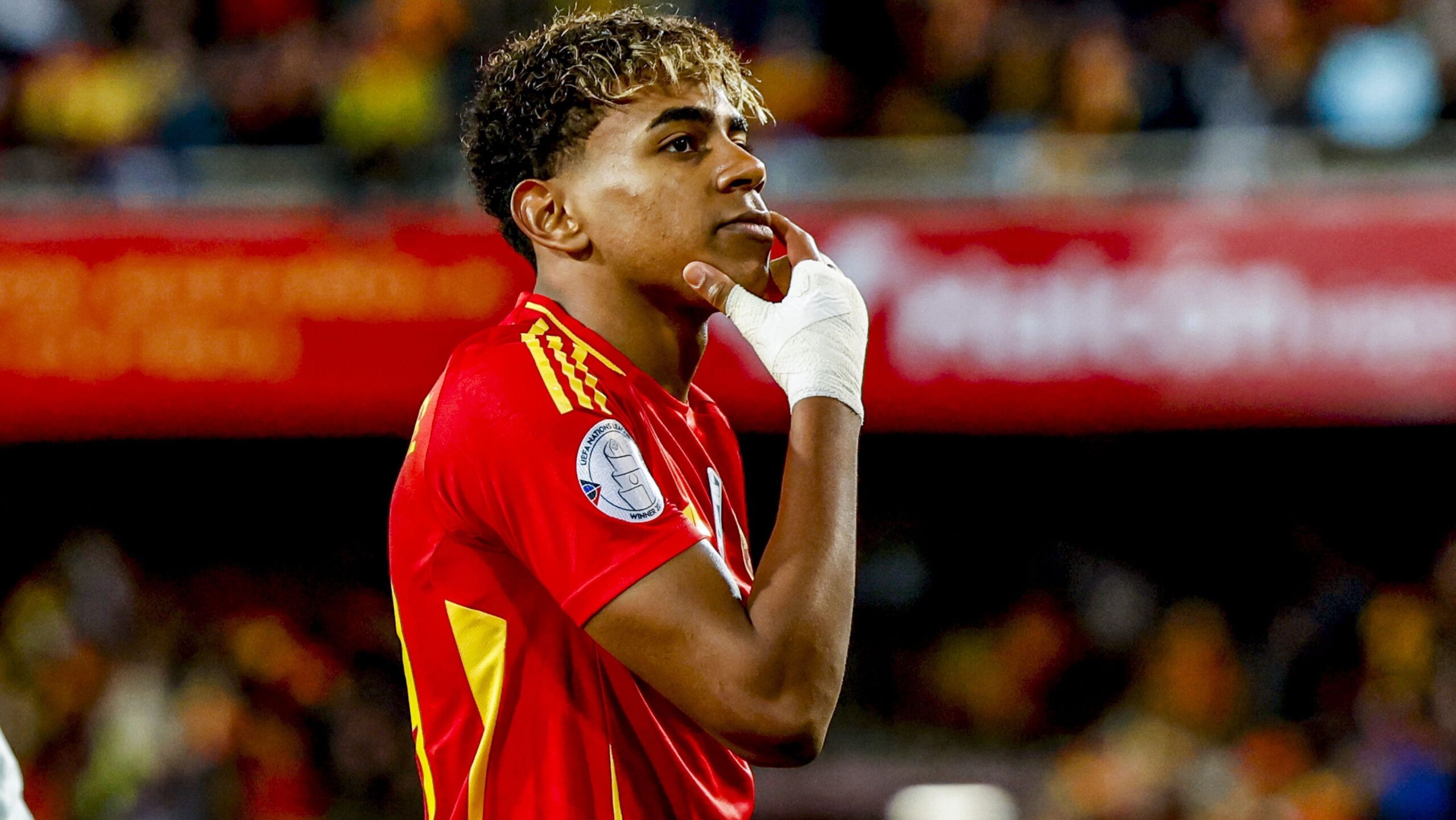 Hansi Flick critica seleção espanhola após lesão de Lamine Yamal