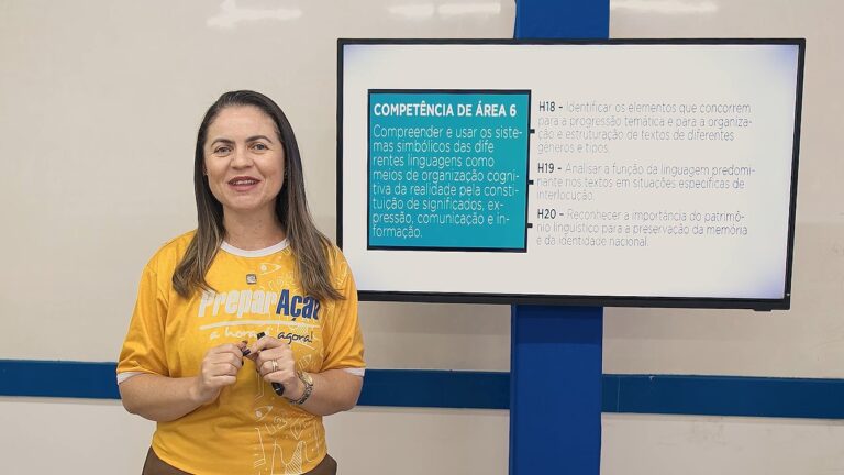 Preparação Enem: professora revisa função da linguagem